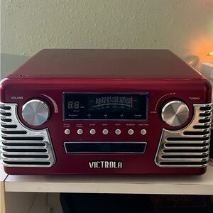 Red Retro Bluetooth Radio